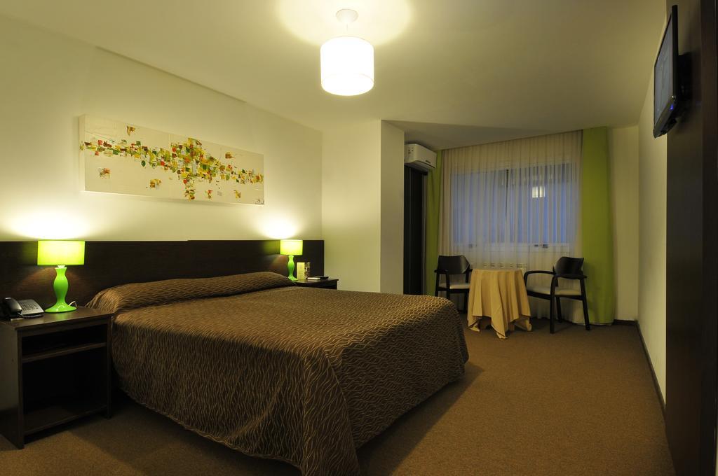 Los Sauces Hotel & Spa Вилья-Карлос-Пас Экстерьер фото