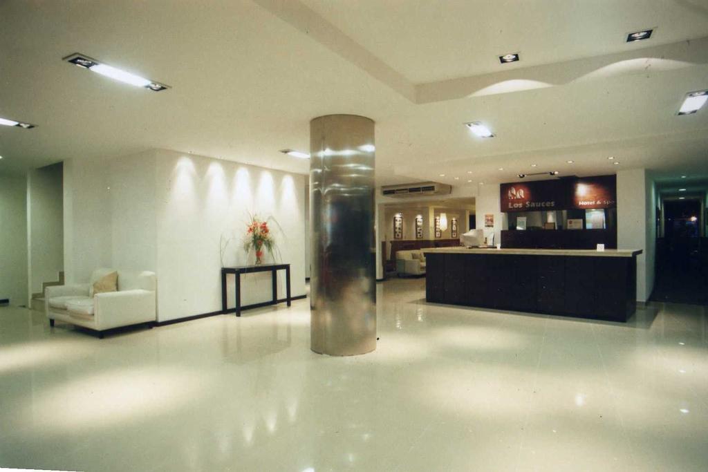 Los Sauces Hotel & Spa Вилья-Карлос-Пас Экстерьер фото