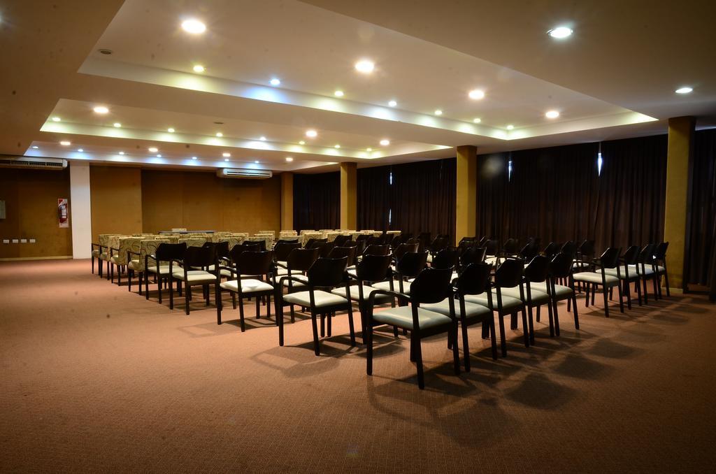 Los Sauces Hotel & Spa Вилья-Карлос-Пас Экстерьер фото